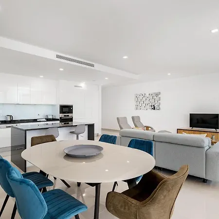3 Bed In Apartment *